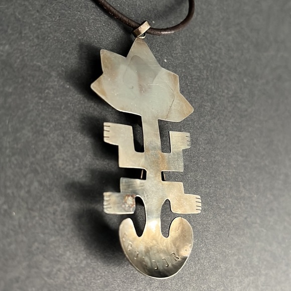 Ecuardorian Pre-Columbian Figure Pendant Necklace - Picture 10 of 14